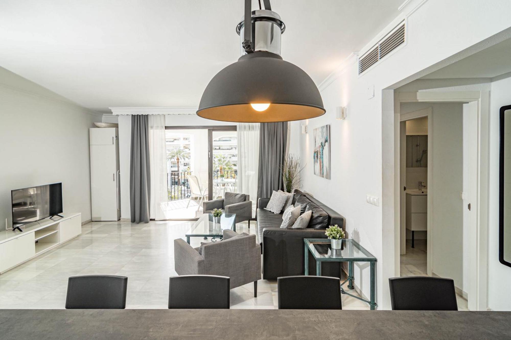 Harbor Getaway In The Heart Of Puerto Banus With Walking Dictance To Everything Appartamento *